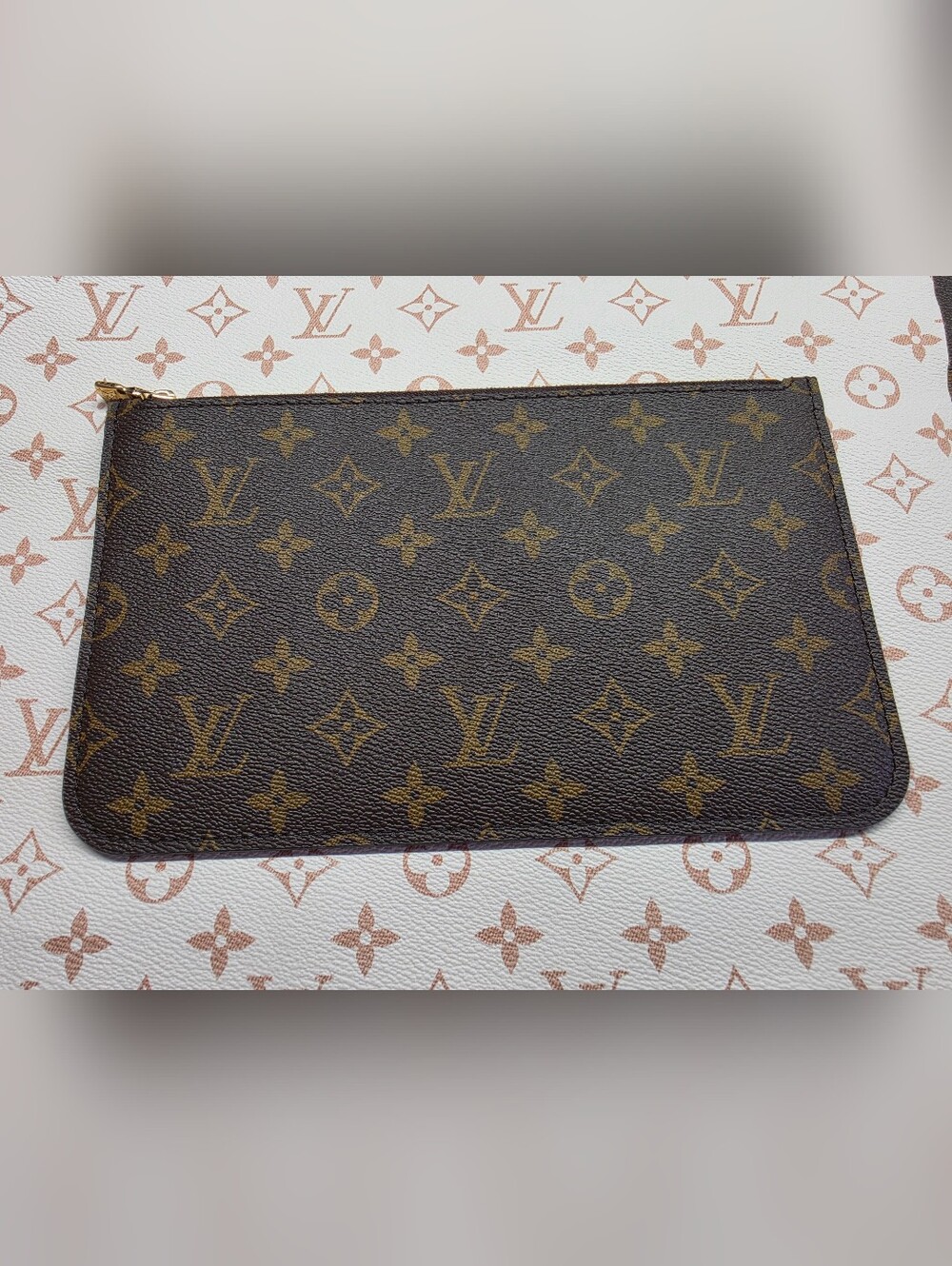Louis Vuitton Neverfull Mm Monogram Zip Pouch in Brown and Gold-tone